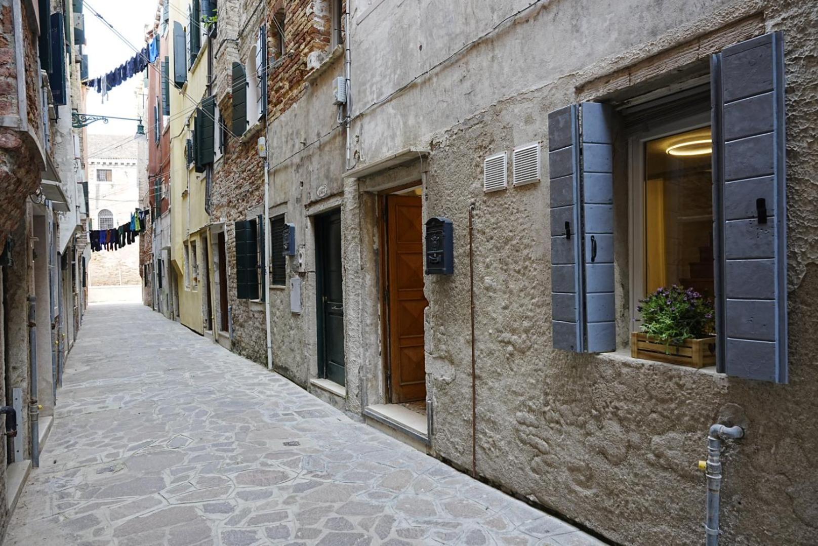 Ca'lina Near Biennale * Venedig