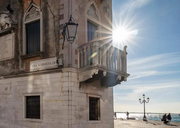 Ca\'Lina Near Biennale