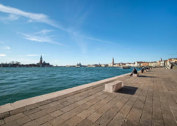 Ca\'Lina Near Biennale